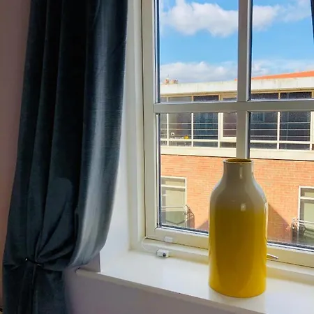 Apartment Luxury - Central - Parking Sometimes Available York