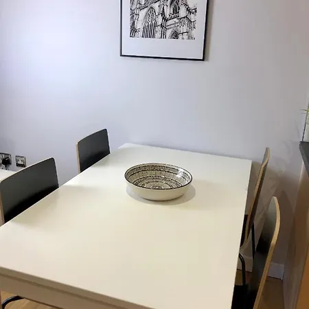 Apartment Luxury - Central - Parking Sometimes Available *