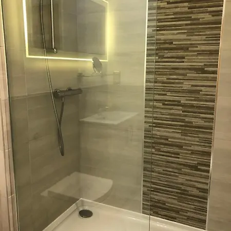 Apartment Luxury - Central - Parking Sometimes Available *