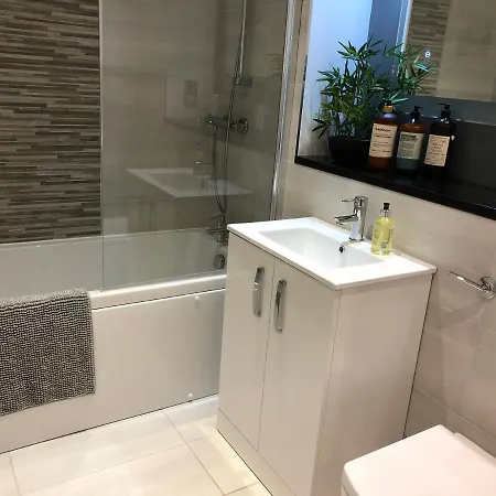 Apartment Luxury - Central - Parking Sometimes Available *