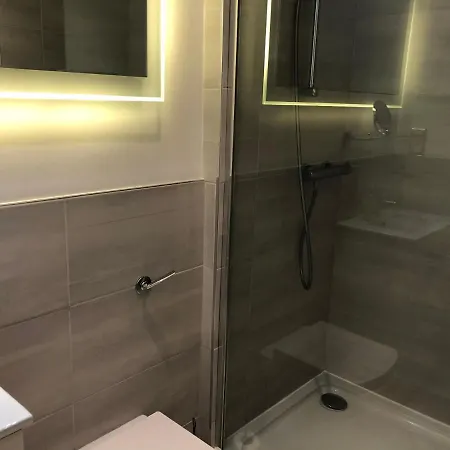 Apartment Luxury - Central - Parking Sometimes Available *