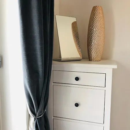Apartment Luxury - Central - Parking Sometimes Available *