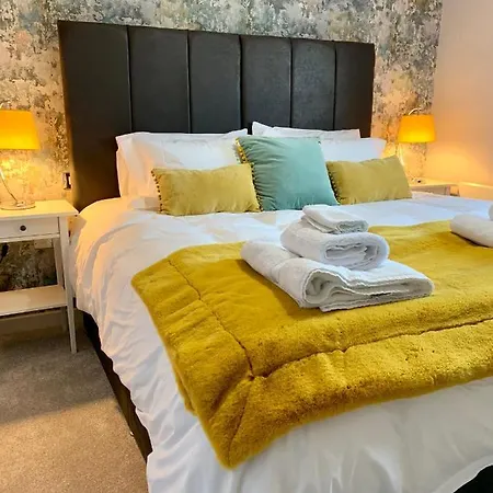Apartment Luxury - Central - Parking Sometimes Available York